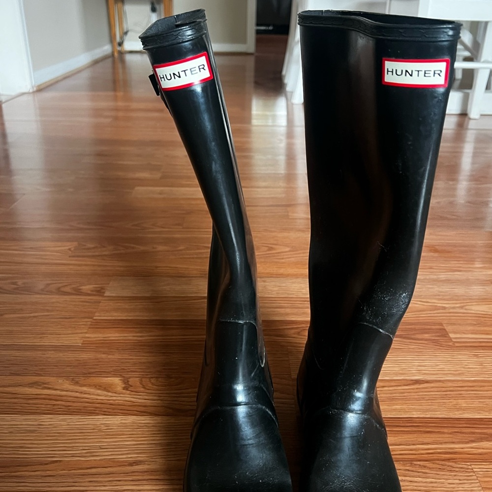 Black hunter boots
